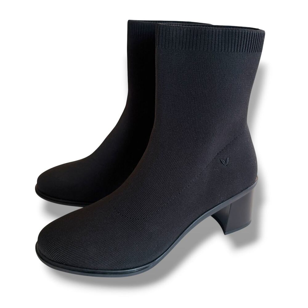 VIVAIA Amanda Black Knit Almond Toe Running Heel Mid Ankle Sock Boots Size 8 39